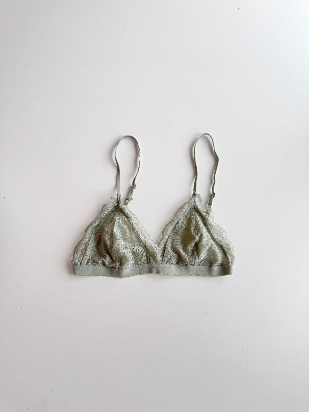 Aritzia TALULA Monterey Green Chantilly Lace Triangle Bralette Bra, Size S